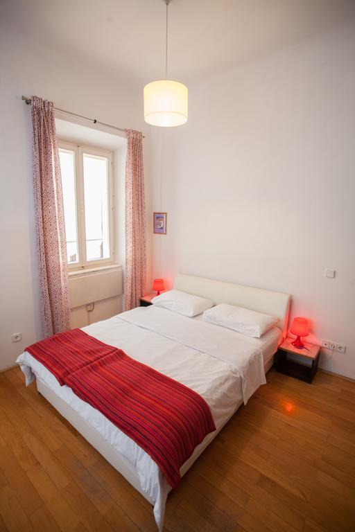 Apartments Lina - Center With Free Parking! Zagreb Room photo