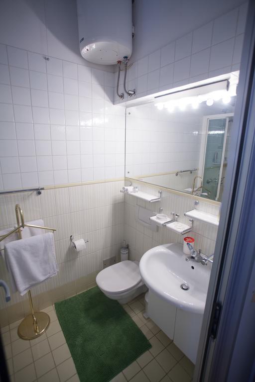 Apartments Lina - Center With Free Parking! Zagreb Room photo