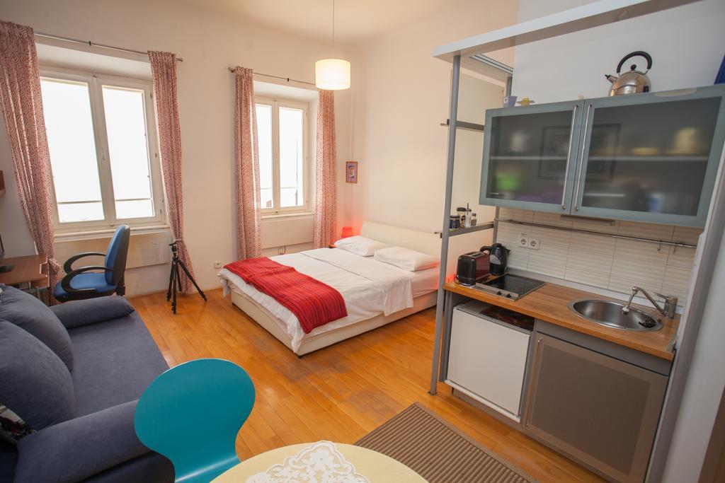 Apartments Lina - Center With Free Parking! Zagreb Room photo