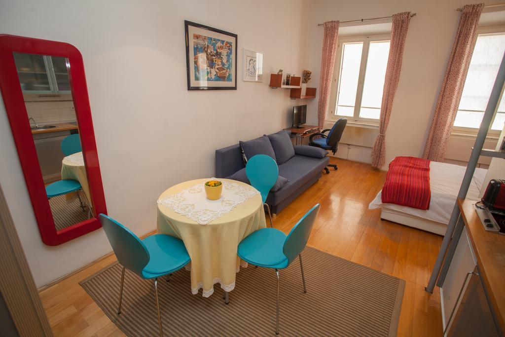 Apartments Lina - Center With Free Parking! Zagreb Room photo