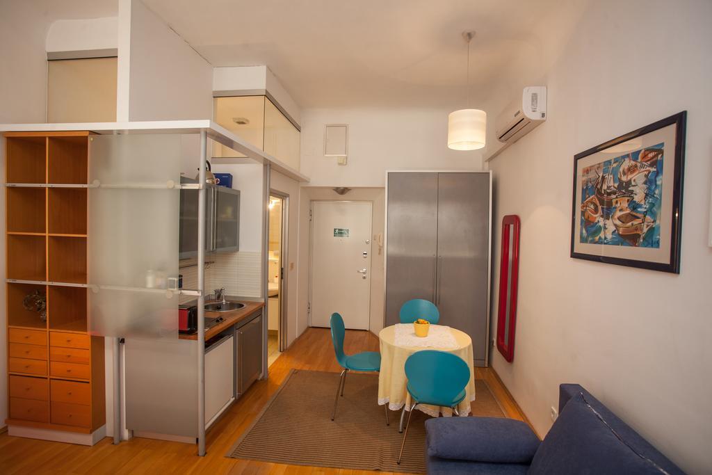 Apartments Lina - Center With Free Parking! Zagreb Room photo